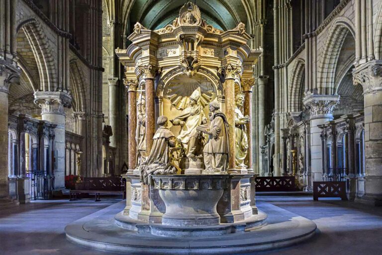 couple enjoying a tour of Basilica of Saint-Remi