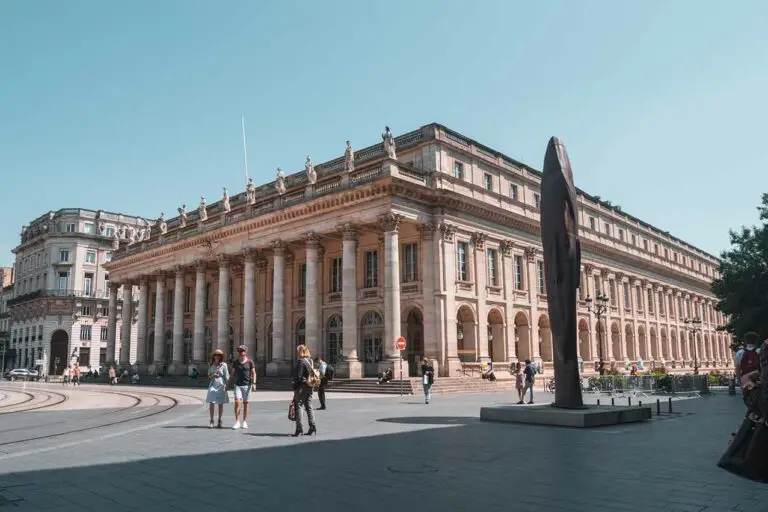 small group tour outside the Grand Théâtre de Bordeaux