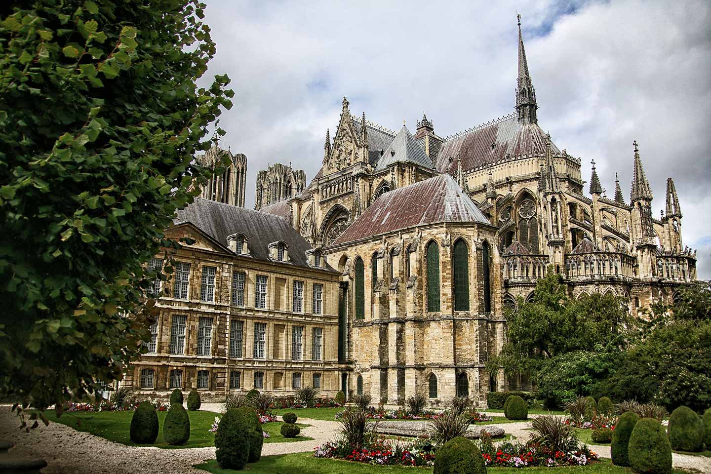 Cathédrale Notre Dame de Reims guide and private tour group