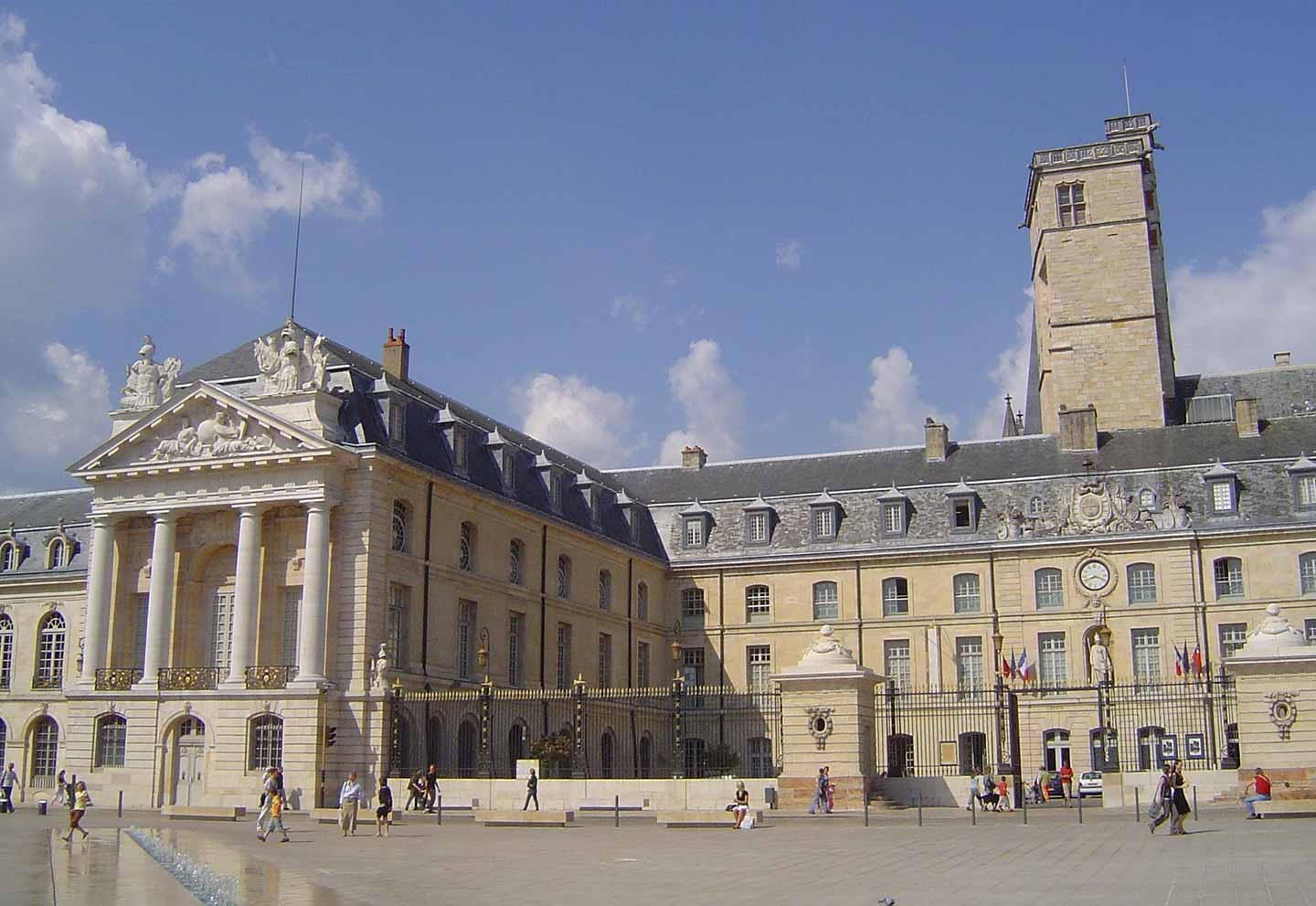 small group tour and guide entering musee des beaux in Dijon France