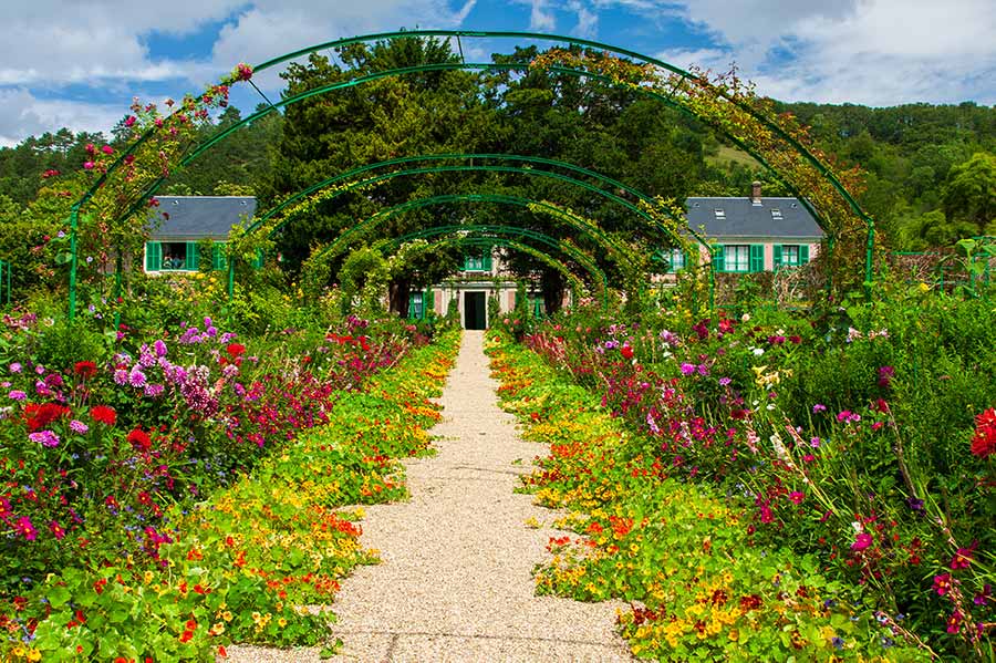 guests enjoying a private tour of Giverny, Monet's Gardens, France